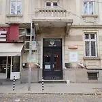 Vintage Private Rooms In The Heart Of The Downtown