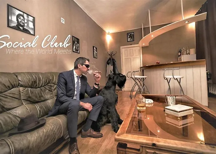 Vintage Private Rooms In The Heart Of The Downtown